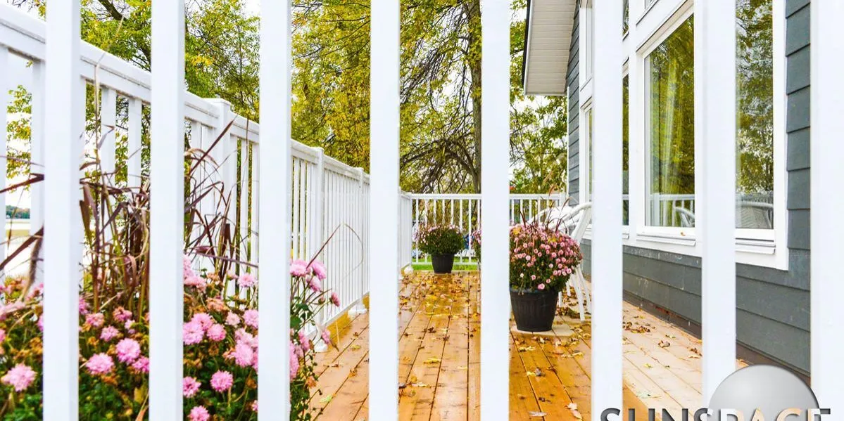 sunspace-traditional-picket-railing-fence_0006-panorama-34e81d3269f4a45237415ab16d712ab6-5e19cbc415f44