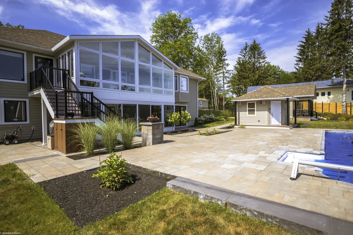 What to Expect When Working With a Sunroom...